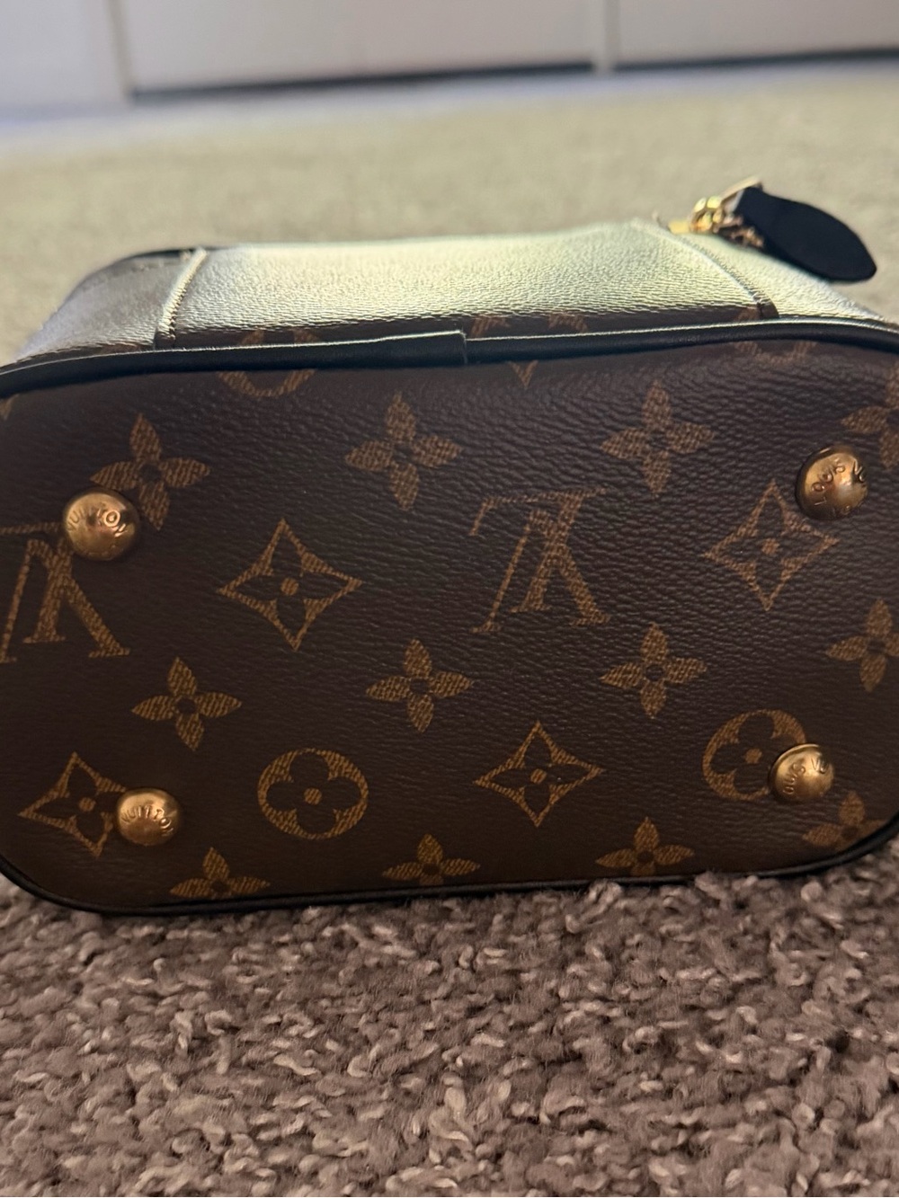 Vanity Handbag - Picture 3 of 4